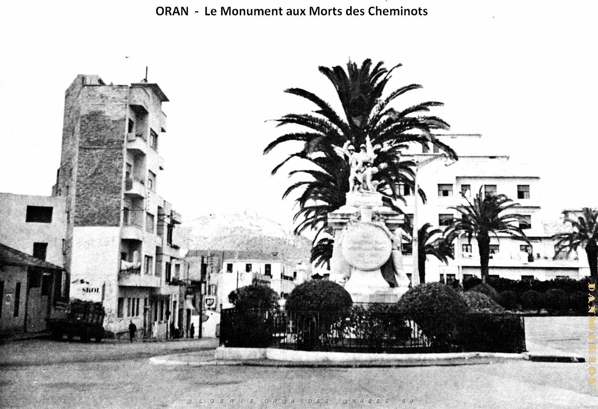 Oran - Gare- Monument aux Morts des Cheminots.jpg
